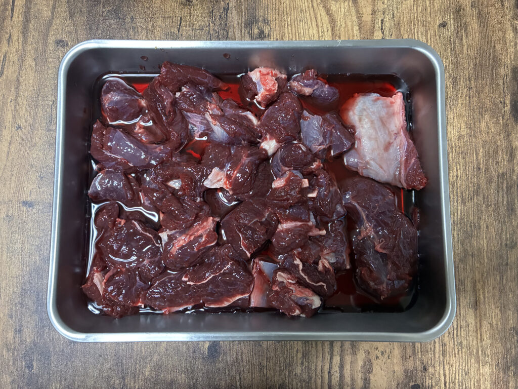 ワインに浸かったヒグマ肉