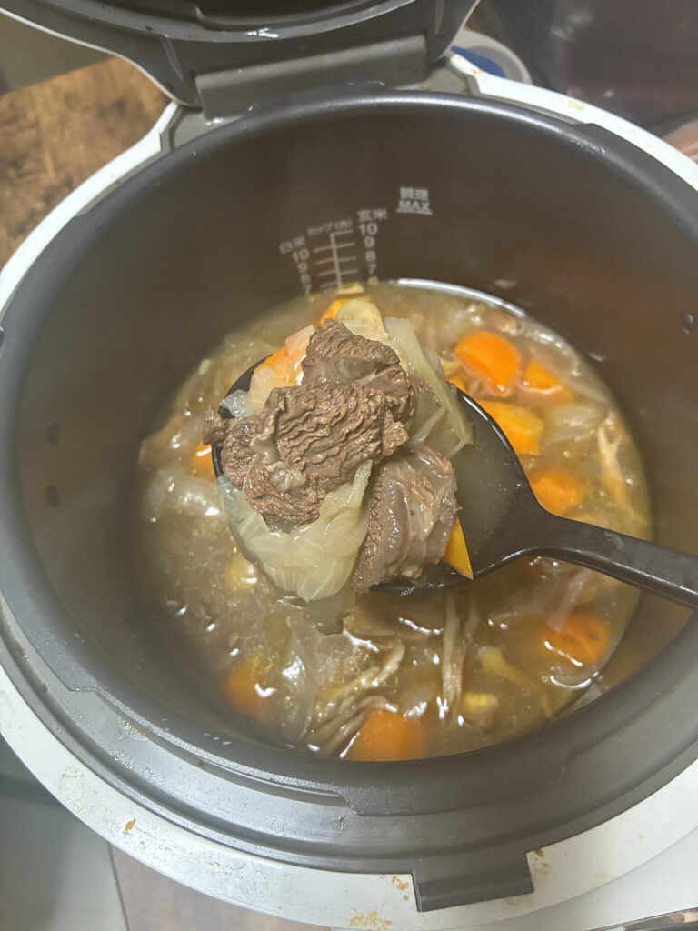 煮込んだクマ肉